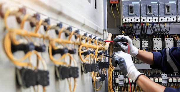 Professional Electrician technician working in Kathleen, FL